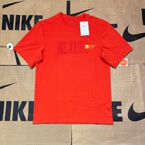 Nike Men’s Dri-fit t-shirt FN1848-633 Size Small